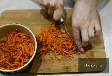 Салат из крабовых палочек с корейской морковью и огурцами