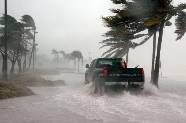 <br />
Еще один ураган набирает силу у берегов Флориды и Багам<br />
