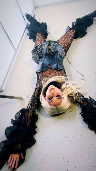 Скандально, дерзко, сексуально: Леди Гага презентовала собственную линию косметики