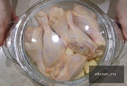 Курица запеченная с картошкой в духовке