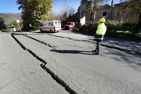 <br />
В Стамбуле второе землетрясение за неделю. Похоже, прогнозы начинают сбываться<br />
